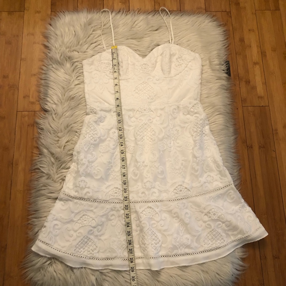 Bardot Lace Eyelet Embroidered Floral Sweetheart Tiered Hem White Dress size 10 - Picture 16 of 16